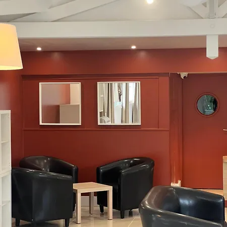 Budget Melun Sud - Les Lys Hotell 3*
