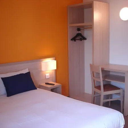 Budget Melun Sud - Les Lys Hotell 3*