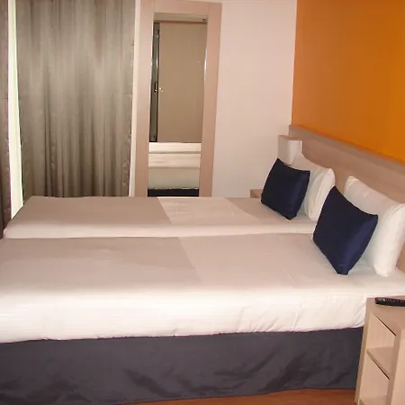 Budget Melun Sud - Les Lys Hotell 3*
