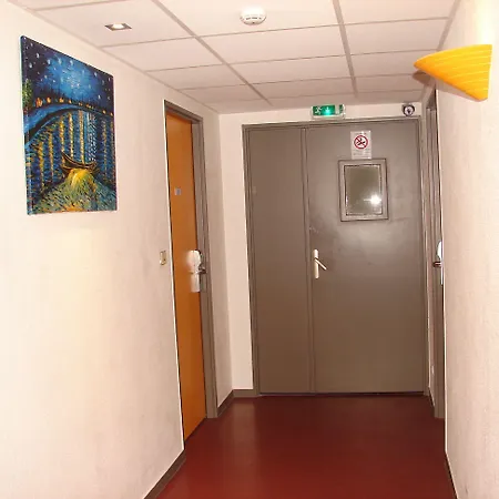 Budget Melun Sud - Les Lys 3*