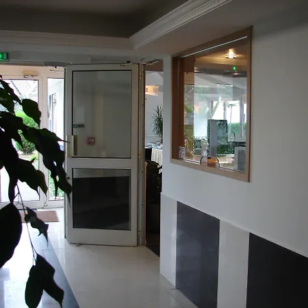 Budget Melun Sud - Les Lys 3*